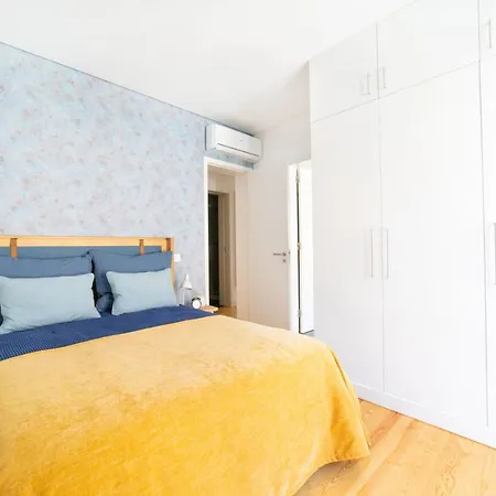 Blue By The River 1 - Elegant Two-bedroom In Santos Apartment Lisbon